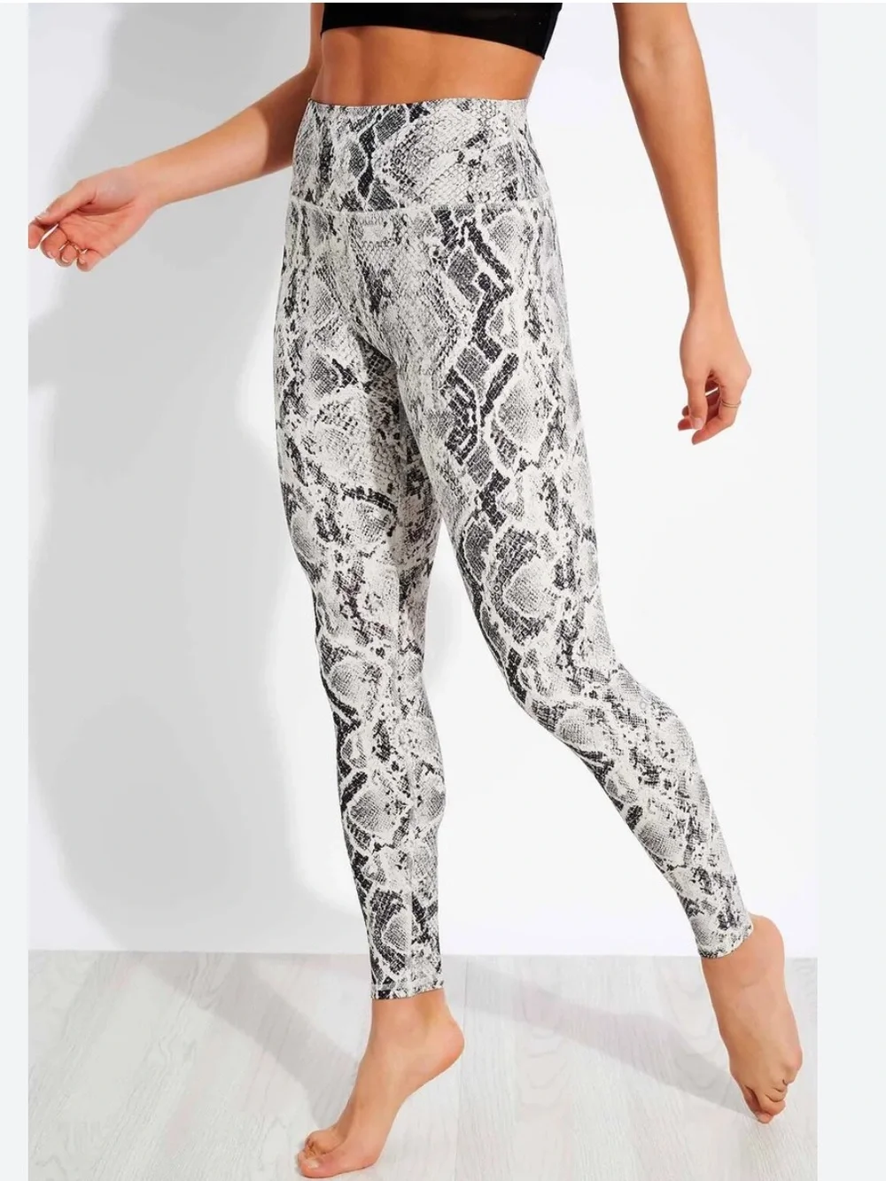 NWT Alo Yoga High Waist Snakeskin Vapor Leggings in Bone - S